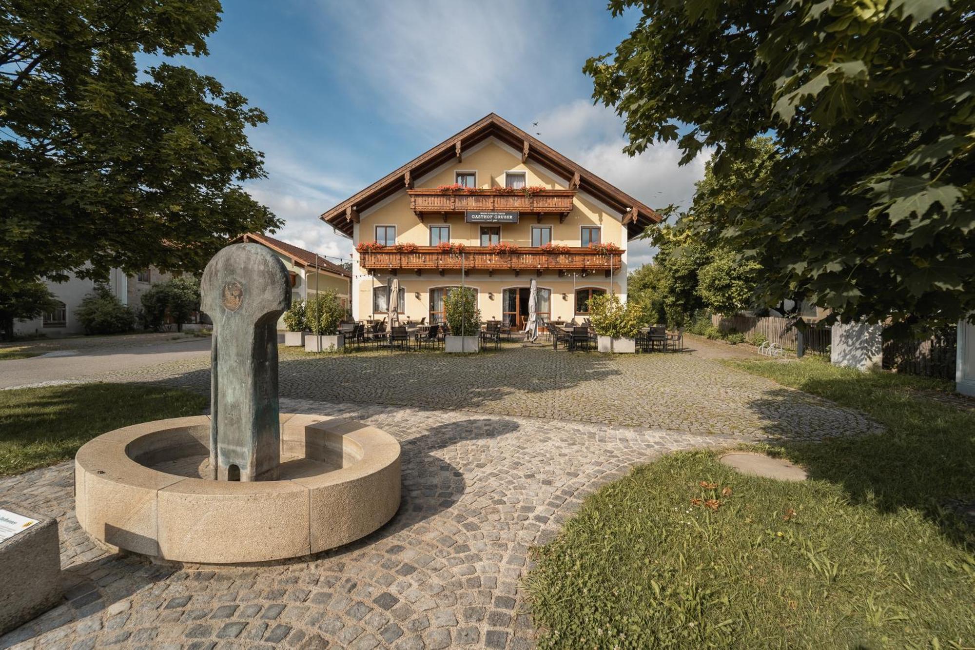 Gasthof Gruber Fridolfing Exterior photo